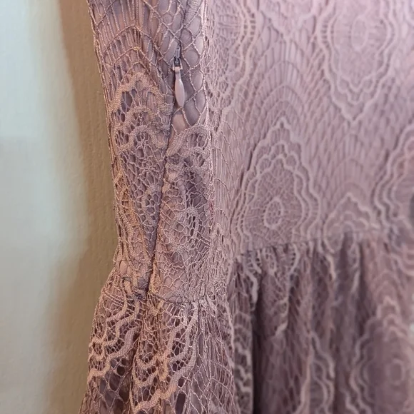 Express mauve lace deep V neck dress - Picture 3 of 7